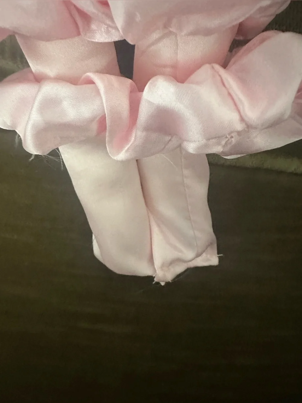 Pink satiny no heat curling rod/band with scrunchies set